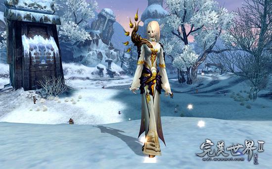 内雷斯边路传中显威，霍伊伦麦克托米奈双破门（内雷斯边路精准传中发威，霍伊伦、麦克托米奈双双建功）