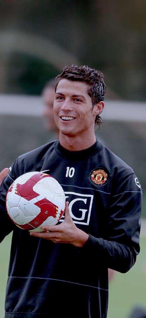 科曼：感谢拜仁邀请我回来，很荣幸与大家分享那些美好时光（科曼：感谢拜仁再度相邀，能与大家重温美好回忆深感荣幸）