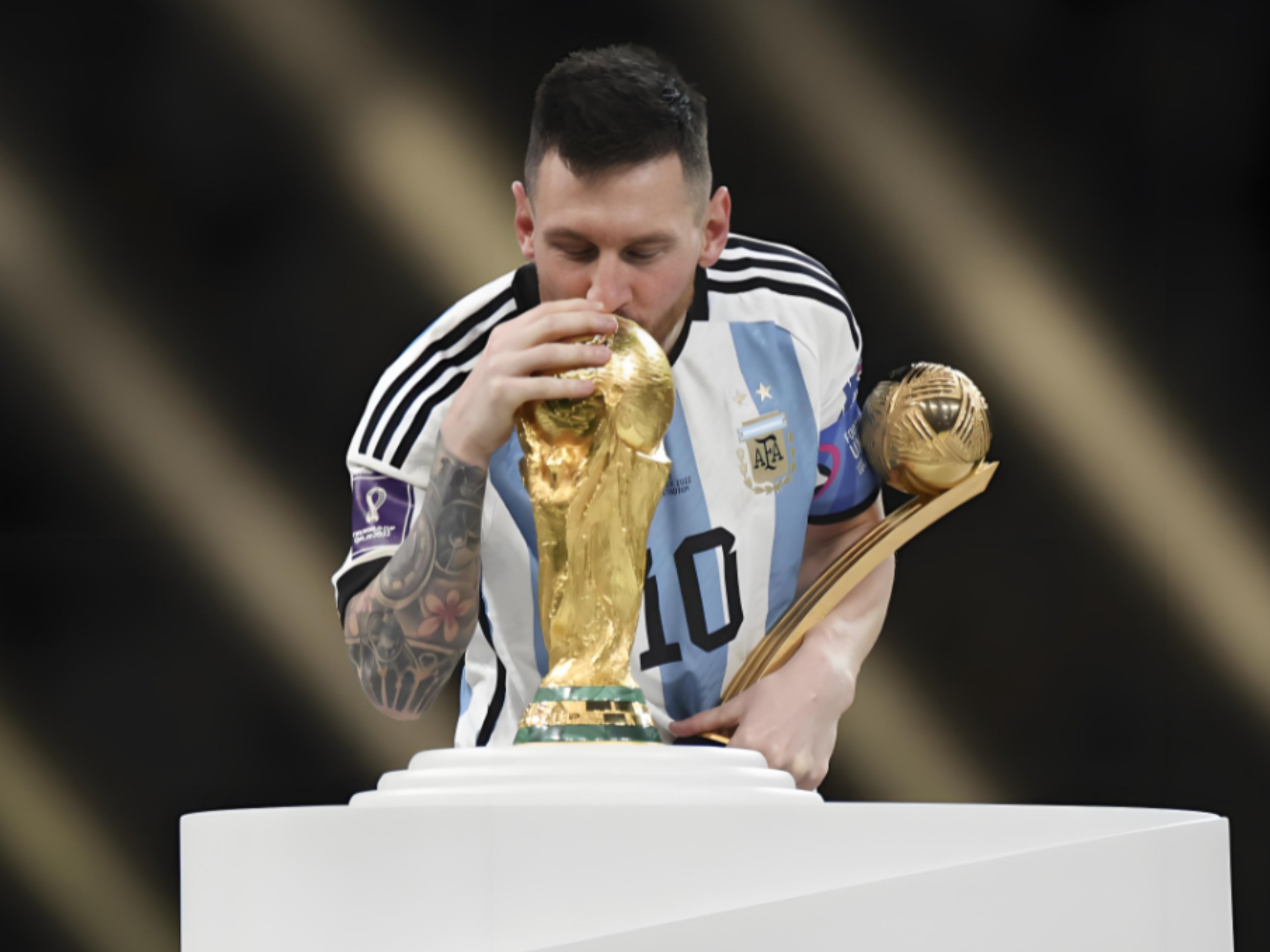 恩佐：为了转会切尔西曾求过鲁伊-科斯塔，很感谢他放我走（恩佐：为转投切尔西曾求鲁伊-科斯塔，感激其放行）