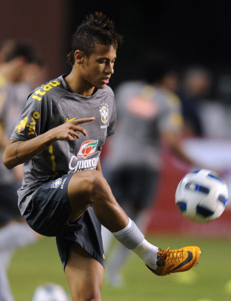 河南省委书记刘宁会见河南队将士，祝贺河南队勇夺足协杯亚军（河南省委书记刘宁接见河南队将士，祝贺球队斩获足协杯亚军）