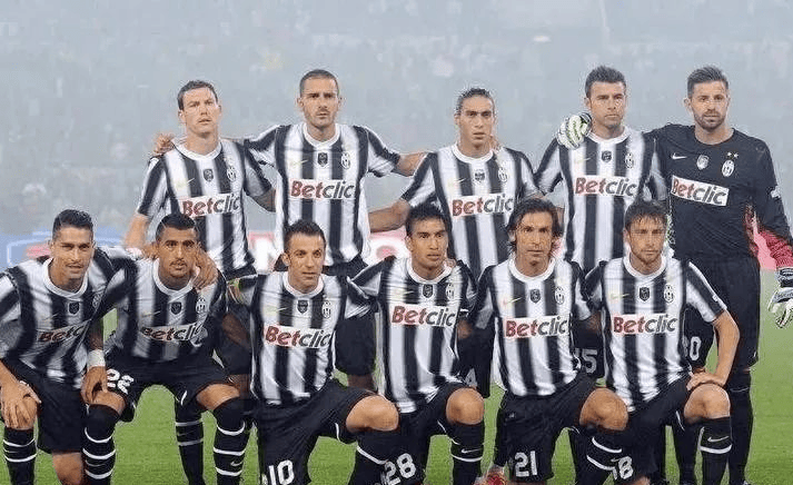 乌尔比希：赛前4个半小时得知自己会首发；时刻准备为球队效力（乌尔比希：开赛前4个半小时才被告知首发，始终做好随时为球队出战的准备）