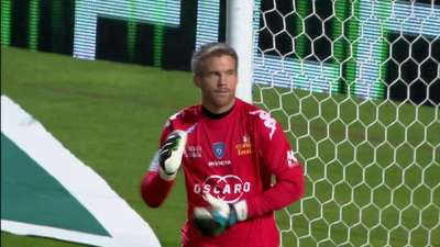 中场核心连续送出致命直塞（中场核心连番送出致命直传）